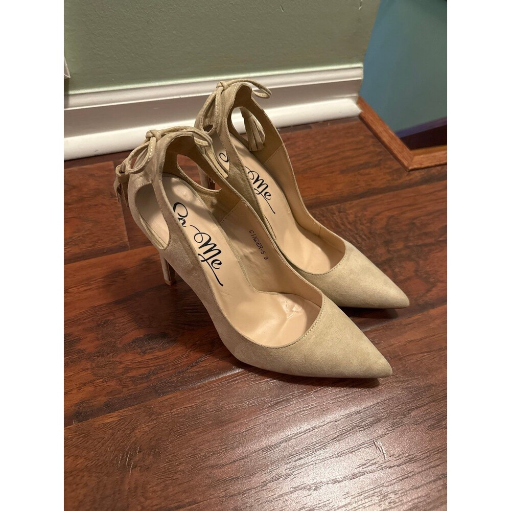 Beige suede high heels with a pointed toe, stiletto heel Size 9